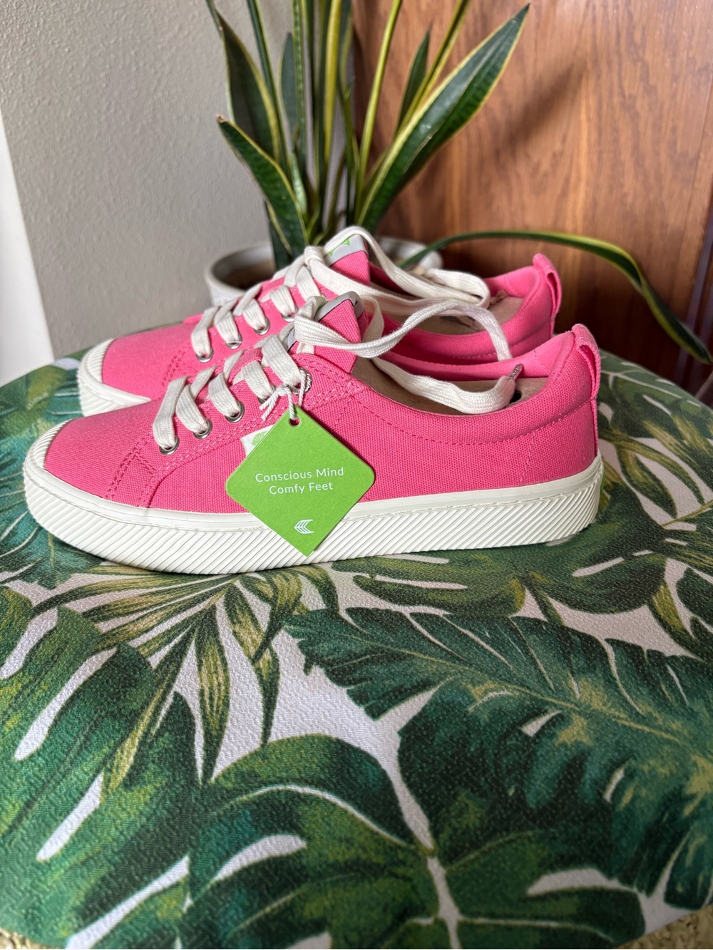 Cariuma The OCA Pink Lemonade Sneakers NWT - Picture 2 of 9